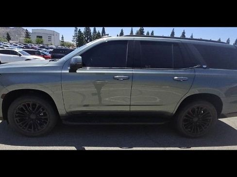 Used 2024 Cadillac Escalade Luxury RWD image 3