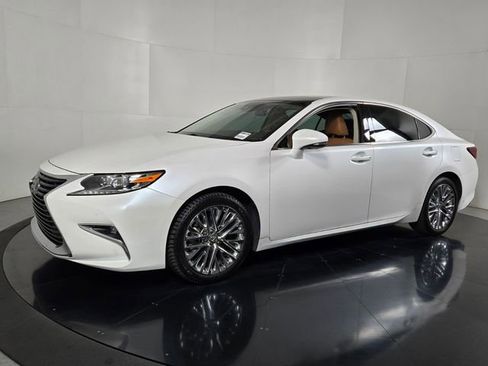 Used 2018 Lexus ES 350 w/ Luxury Package w/Wood Trim image 2