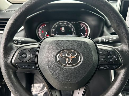 Used 2025 Toyota RAV4 XLE FWD image 30