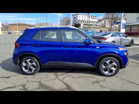 Certified 2022 Hyundai Venue SEL image 9