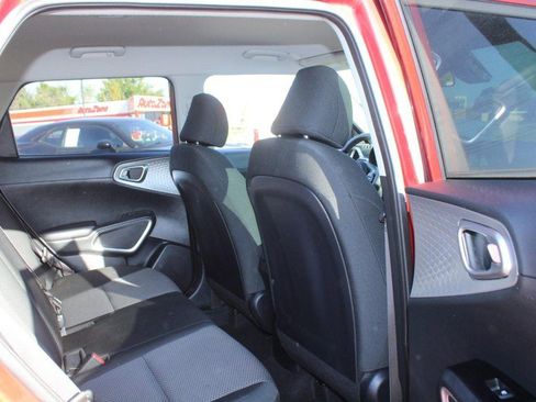 Used 2023 Kia Soul LX image 11