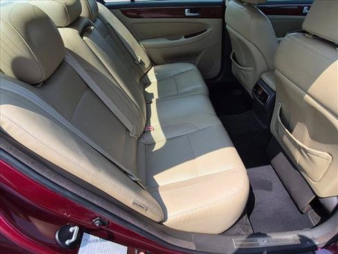 Used 2013 Hyundai Genesis 3.8 RWD image 23