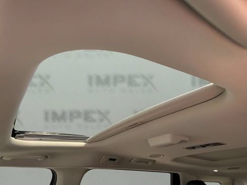 Used 2025 Kia Carnival SX FWD image 10