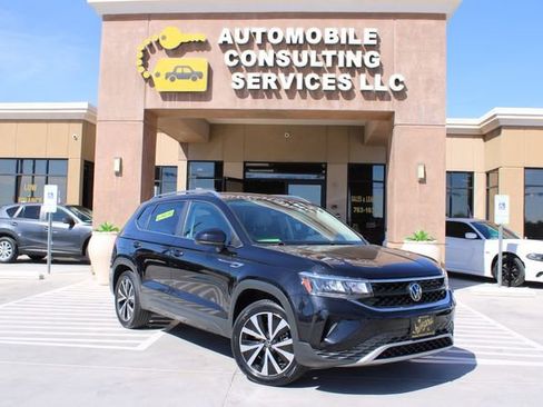 Used 2023 Volkswagen Taos SE image 1