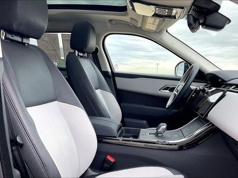 Used 2025 Land Rover Range Rover Velar Dynamic SE image 7