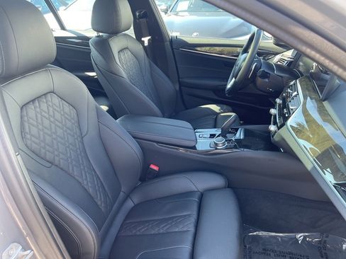 Used 2022 BMW 540i w/ Premium Package image 24