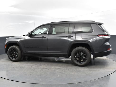 Used 2025 Jeep Grand Cherokee L Altitude AWD/4WD image 6