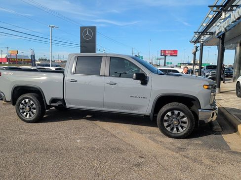 Used 2024 Chevrolet Silverado 2500 LT w/ Convenience Package image 14