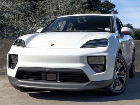 New 2025 Porsche Macan 4 Electric AWD/4WD image 7