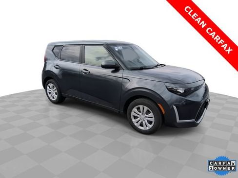 Used 2023 Kia Soul LX image 2