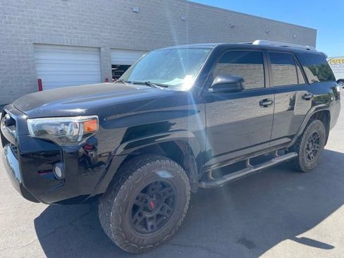 Used 2018 Toyota 4Runner SR5 AWD/4WD image 4