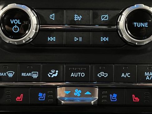 Used 2022 Ford F150 Lariat w/ Max Trailer Tow Package AWD/4WD image 38
