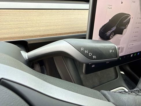 Used 2024 Tesla Model Y Long Range AWD/4WD image 38