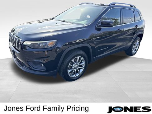 Used 2019 Jeep Cherokee Latitude Plus w/ Cold Weather Group image 3