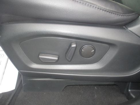 Used 2024 Ford Explorer Limited image 19