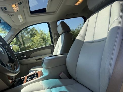 Used 2008 Chevrolet Avalanche LTZ w/ LTZ Preferred Equipment Group image 14