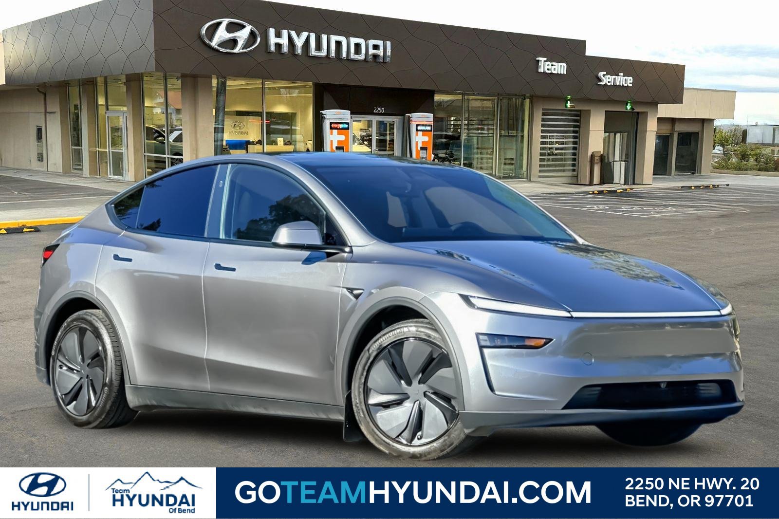 Used 2026 Tesla Model Y Long Range AWD/4WD image 1