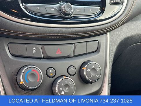 Used 2022 Chevrolet Trax LT w/ LT Convenience Package image 17