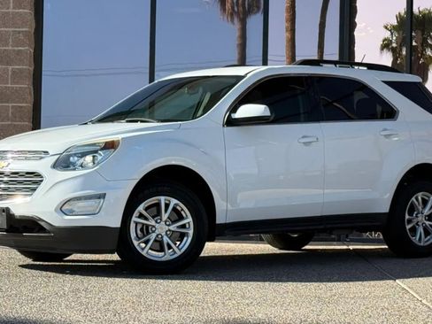Used 2017 Chevrolet Equinox LT w/ Convenience Package FWD image 3