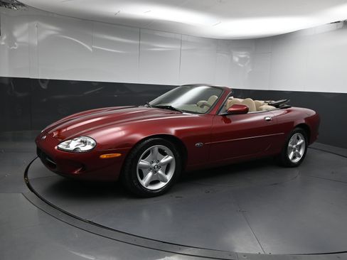 Used 1998 Jaguar XK8 Convertible image 4