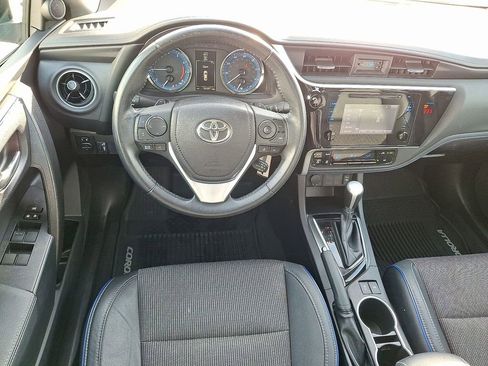 Used 2019 Toyota Corolla SE image 2