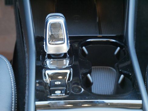 New 2026 Volvo XC40 B5 Ultra w/ Climate Package image 9