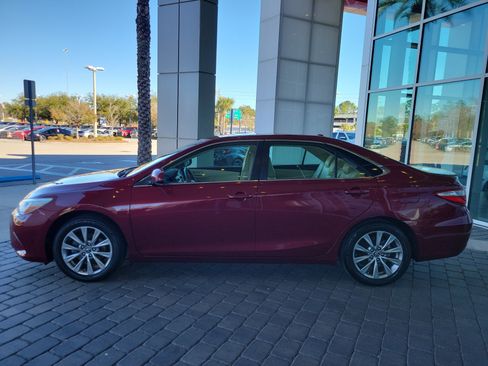 Used 2017 Toyota Camry XLE image 3