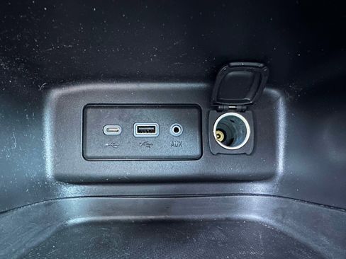 Used 2023 Chevrolet Equinox LT image 24