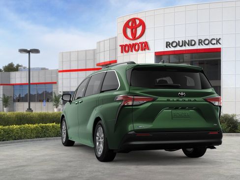 New 2026 Toyota Sienna XLE image 7