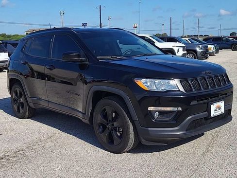 Used 2021 Jeep Compass Latitude image 9