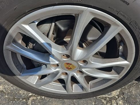Used 2018 Porsche Panamera 4S image 8