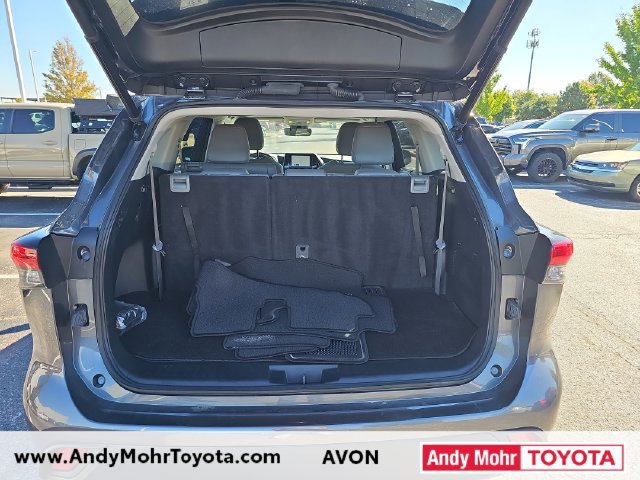 Used 2023 Toyota Highlander XLE AWD/4WD image 12