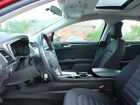 Used 2015 Ford Fusion SE image 12