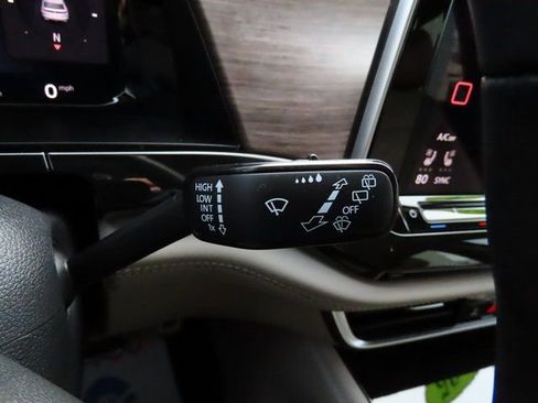 Used 2025 Volkswagen Atlas SEL Premium R-Line image 37