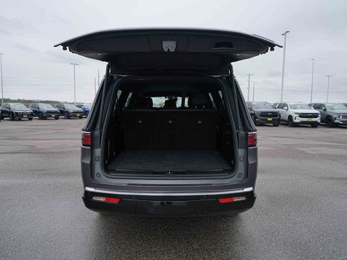 Used 2024 Jeep Wagoneer L Series II w/ Flexible Seating Group AWD/4WD image 14