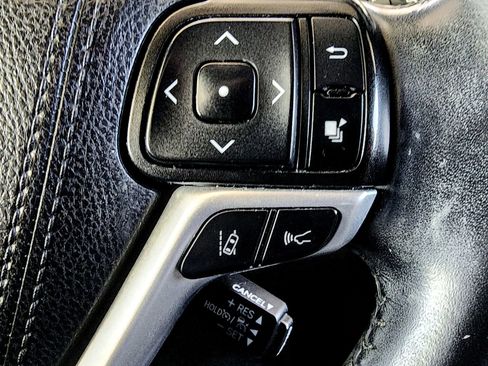 Used 2019 Toyota Highlander XLE image 23