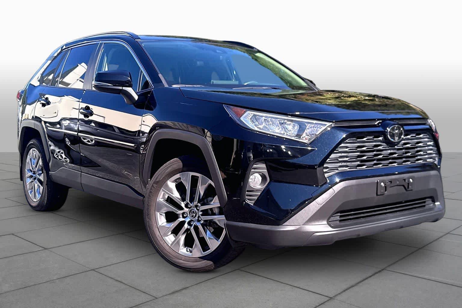 Used 2019 Toyota RAV4 XLE Premium w/ Cold Weather Package AWD/4WD image 3