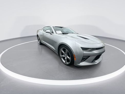 Used 2017 Chevrolet Camaro SS image 2