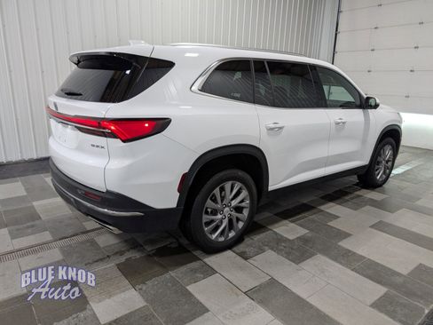 Used 2025 Buick Enclave Preferred image 4