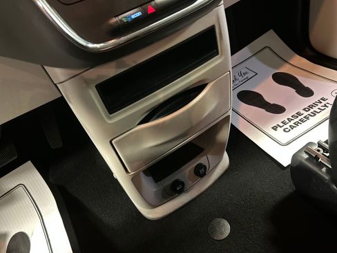 Used 2018 Dodge Grand Caravan SE image 20