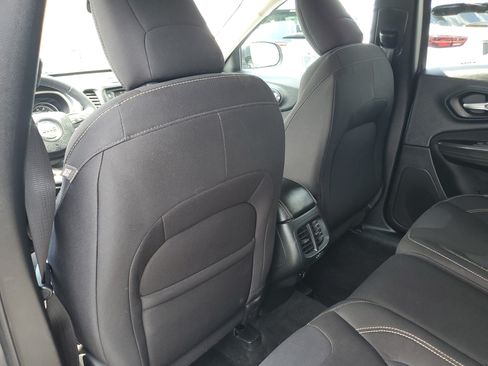 Used 2015 Jeep Cherokee Latitude w/ Comfort/Convenience Group AWD/4WD image 13
