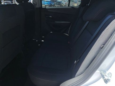 Used 2020 Chevrolet Trax LT FWD image 10