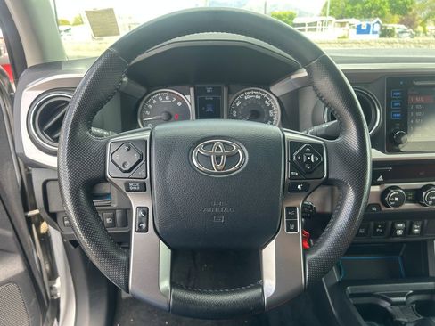 Used 2019 Toyota Tacoma SR5 AWD/4WD image 21