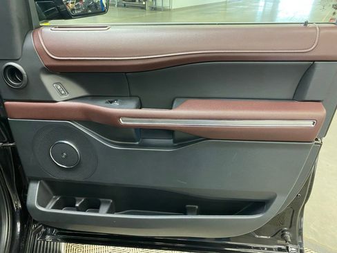 Used 2022 Ford Expedition Limited AWD/4WD image 22