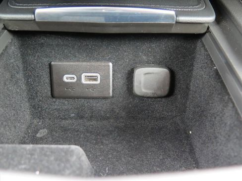 Used 2025 Cadillac XT4 Premium Luxury image 14