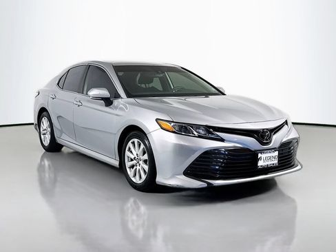Used 2019 Toyota Camry LE w/ Convenience Package FWD image 4