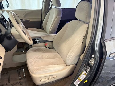 Used 2013 Toyota Sienna LE FWD image 19