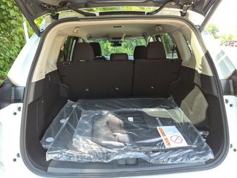 New 2026 Nissan Rogue SV w/ Cold Weather Package AWD/4WD image 9