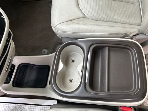 Used 2020 Chrysler Pacifica Touring-L image 26