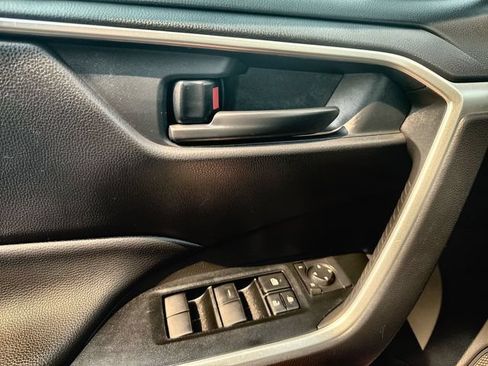 Used 2025 Toyota RAV4 LE AWD/4WD image 13
